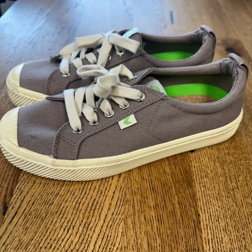 Cariuma OCA Low Canvas Sneakers Rosewood Grey Womens 6.5 Mens 5 Eco friendly